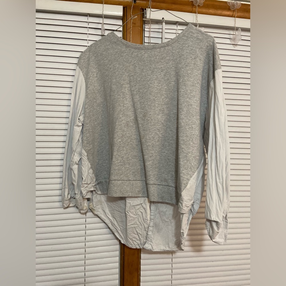 Stylish Gray and White Sweatshirt